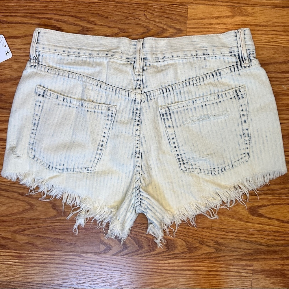 Free People Ivory Comb Distressed High Rise Cutoff Shorts 26 Acid Wash NWT - Picture 6 of 16